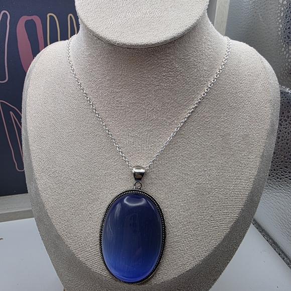 Elegant Blue Pendant Necklace (820)